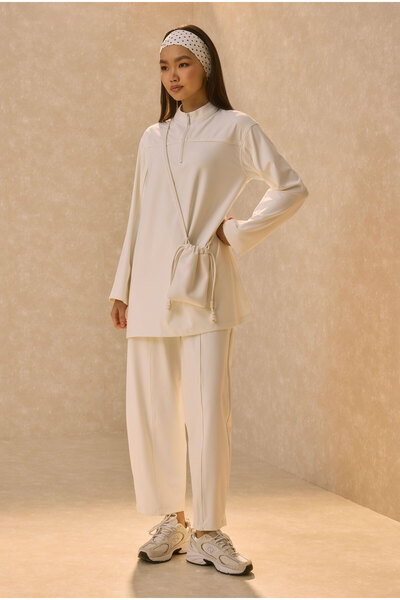 HEQA Costum Roba cu detalii albe