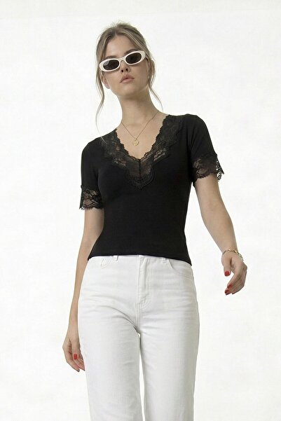 VAGGON V-Neck Lace Detailed Blouse