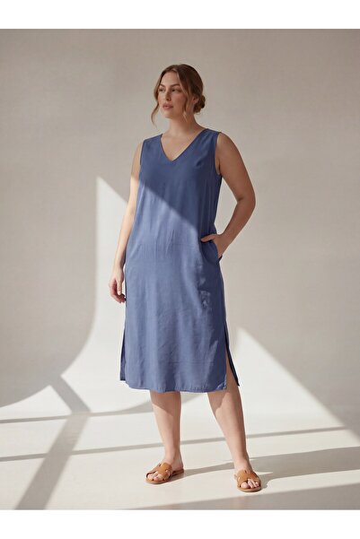 RMG Αμάνικο φόρεμα με λαιμόκοψη V σε μεγάλο μέγεθος casual Indigo