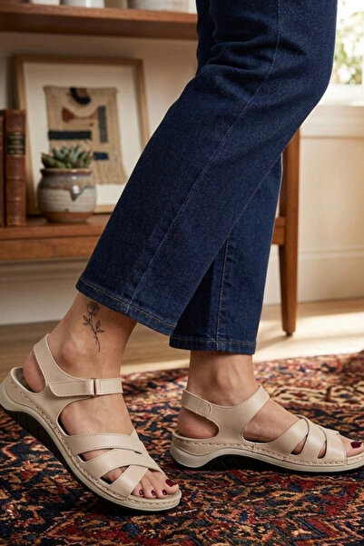 Nubbock Γυναικεία ορθοπεδικά σανδάλια με κρεμ απαλή υφή και πολλαπλά χιαστί λ...