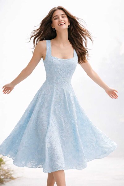 EGZOTİK ASORTİK Φόρεμα δαντέλας με τετράγωνο λαιμόκοψη και μήκος μέχρι το γόνατο