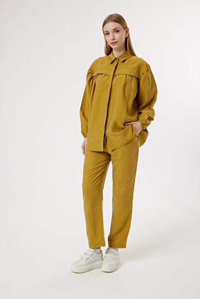 Suede Style 6192 - Κομψό και άνετο γυναικείο πουκάμισο από μαλακό πλεκτό ύφασμα