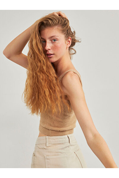 LC Waikiki Soft-Textured Sleeveless Crop Sweater