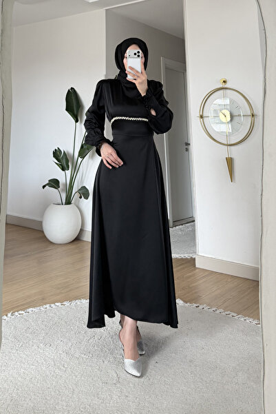 Tesettür Diyarı Βραδινό φόρεμα με σατέν ύφανση και δέσιμο με κορδόνια από πέτ...