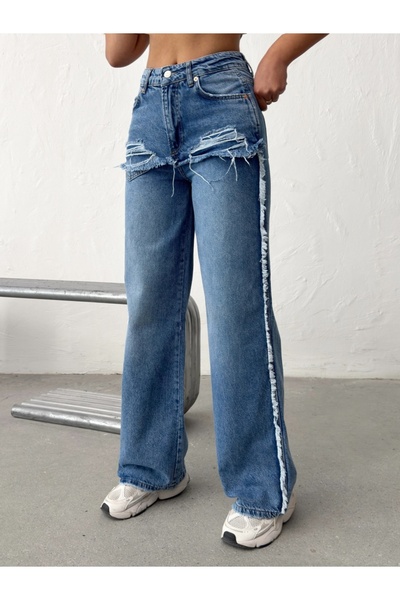 ADAMODA.RO Τζιν με φαρδιά μπατζάκια και φθορές στην περιοχή των τσεπών.