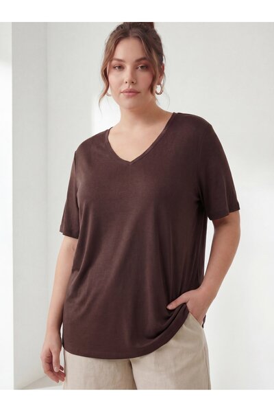 RMG Γυναικείο μπλουζάκι με λαιμόκοψη V σε μεγάλο μέγεθος, καφέ