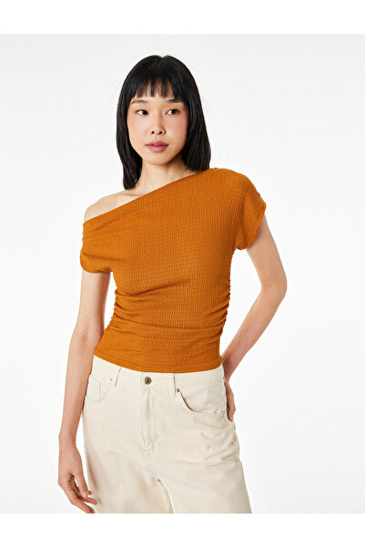 Koton Μπλούζα με υφή από ύφασμα Bürümcük, ασύμμετρη, με λαιμόκοψη καγιάκ και ...