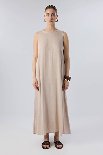 İpekçi Otantik فستان طويل بياقة عالية وأحزمة سميكة من قماش التينسل