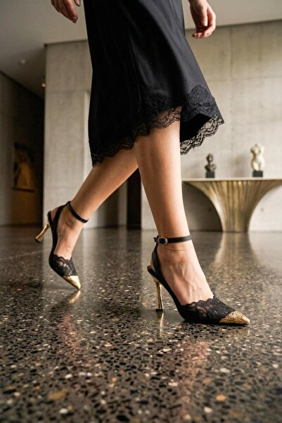 Fox Shoes Y752093806 Μαύρα δαντελένια γυναικεία παπούτσια με λεπτό γαλβανισμέ...