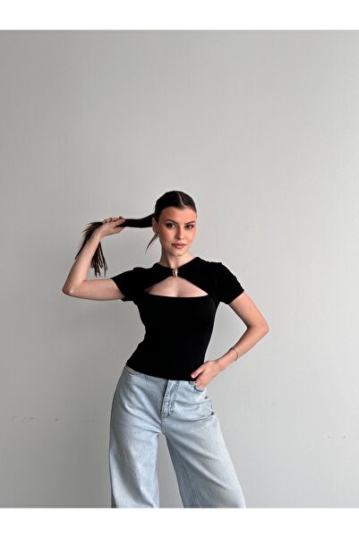 queencity Γυναικεία μπλούζα με αγκράφα και λεπτομέρειες, σε κοντό μήκος