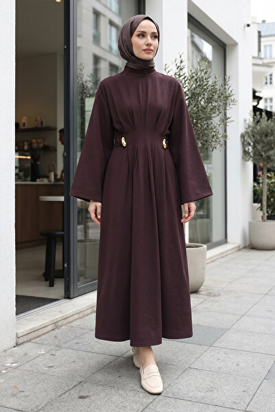 MODAQU Μακρύ φόρεμα από μοντάλ με λεπτομέρεια από πιέτες και ζώνη - Δαμασκηνί