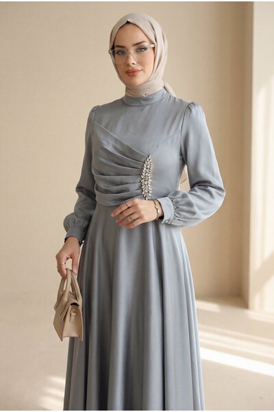 Modamorfo Σατέν φόρεμα με πέτρινη λεπτομέρεια και ντραπέ μπροστά - ασημί