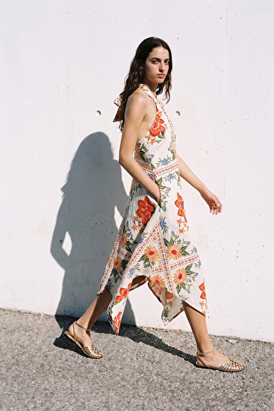 Quzu Κρεμ φόρεμα μίντι με λουλουδάτο σχέδιο και δέσιμο στο λαιμό