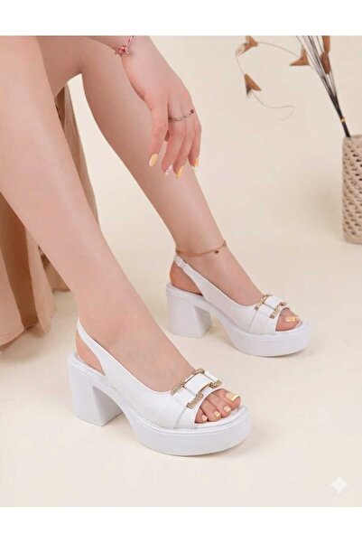 ds Dicle Stil Σανδάλια με χαμηλό τακούνι και λεπτομέρεια με κλειστή αγκράφα σ...