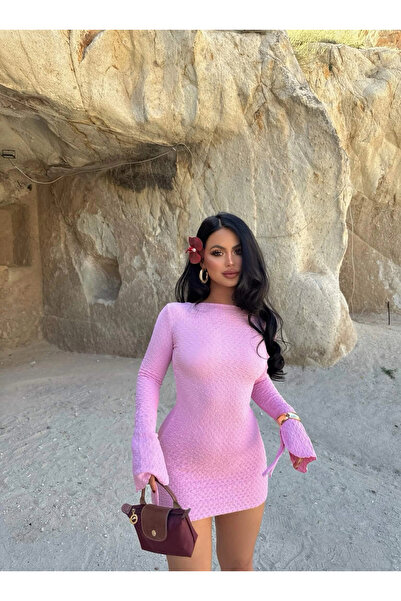 kırmızı butiks Ροζ φόρεμα με ανοιχτή πλάτη και υφή Gofre