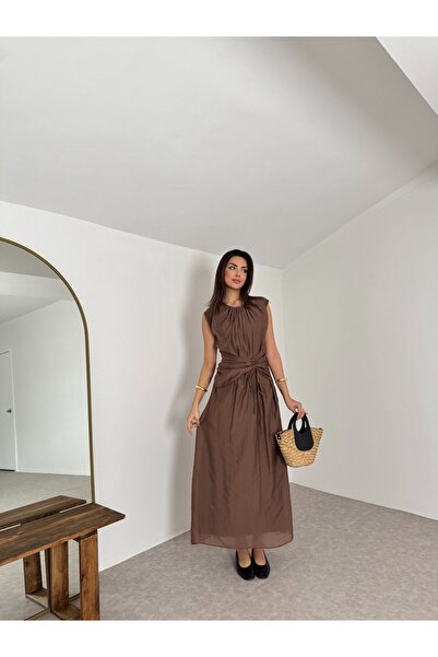 Nesil Μακρύ φόρεμα με λεπτομέρεια στη μέση