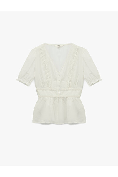 Koton Βαμβακερή μπλούζα με λεπτή εφαρμογή, λαιμόκοψη V, δαντέλα και κοντά μαν...