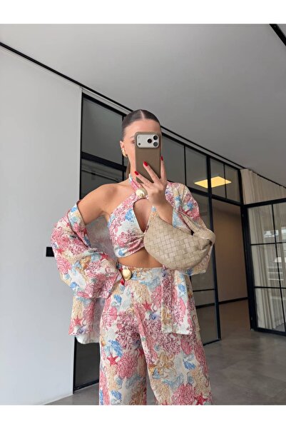 BB Bensu Buyruk ΚΟΝΤΗ ΜΠΛΟΥΖΑ ΜΕ ΣΧΕΔΙΑ ΚΑΙ ΑΞΕΣΟΥΑΡ ΑΠΟ ΧΡΥΣΑ ΚΟΧΑΛΙΑ