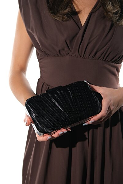 LuviShoes 605 Μαύρη Σατέν Γυναικεία Βραδινή Τσάντα Φορέματος