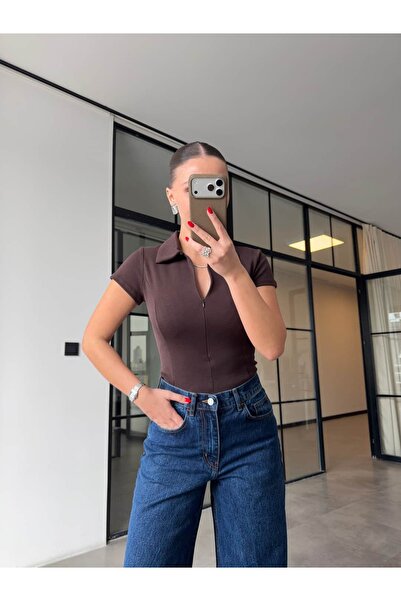 BB Bensu Buyruk Μπλουζάκι με γιακά πόλο και φερμουάρ, καφέ