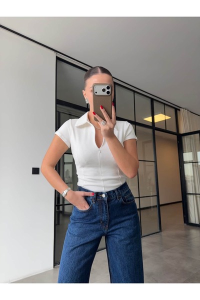 BB Bensu Buyruk Μπλουζάκι με γιακά πόλο και φερμουάρ, εκρού