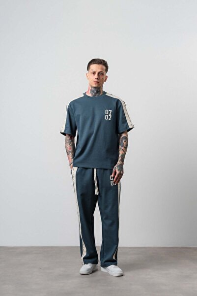 Respire طقم بدلة رياضية للرجال بقصة عادية وتفاصيل مخططة 07 باللون البترولي