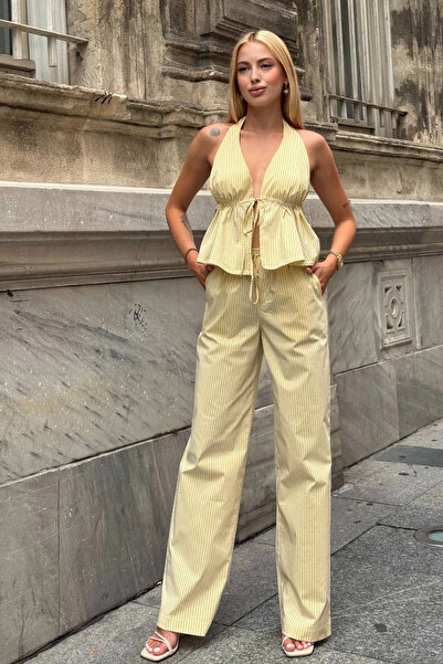 URİS Γυναικεία κίτρινη ριγέ μπλούζα με λαιμόκοψη halter, ψηλόμεσο παντελόνι μ...