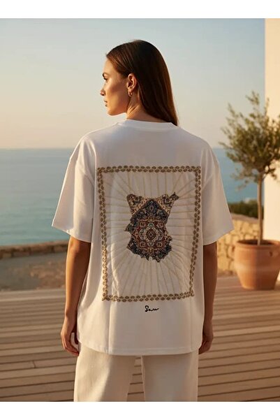 CANMODA Μπλουζάκι Unisex σε λευκό χρώμα, με έθνικ σχέδιο κιλίμ και λεπτομέρει...