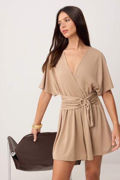 Trendyol Kollektion Taş Shift Zweireihiger, kurzärmeliger, kurzer/Mini-Overal...