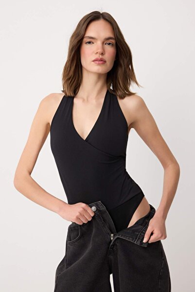 Συλλογή Trendyol Μαύρο ίσιο εφαρμοστό πλεκτό κορμάκι με δέσιμο στο λαιμό, αμά...