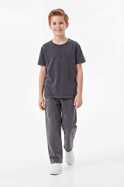 TRENDYOLKIDS Anthrazitfarbener, schlicht gestrickter, säuregewaschener Jungen...