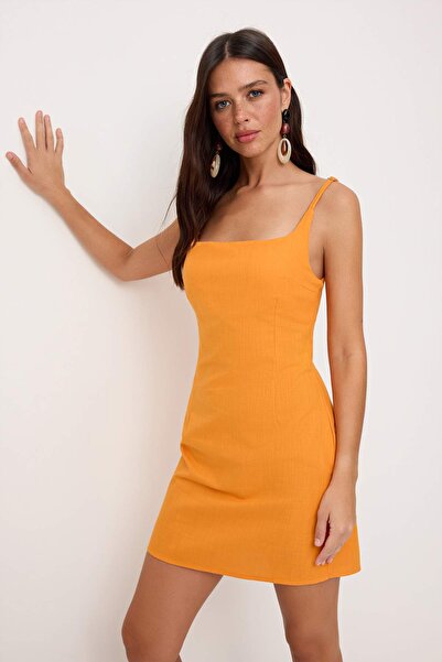 Συλλογή Trendyol Πορτοκαλί ίσιο κοντό/μίνι υφαντό φόρεμα με τιράντες TWOSS26E...