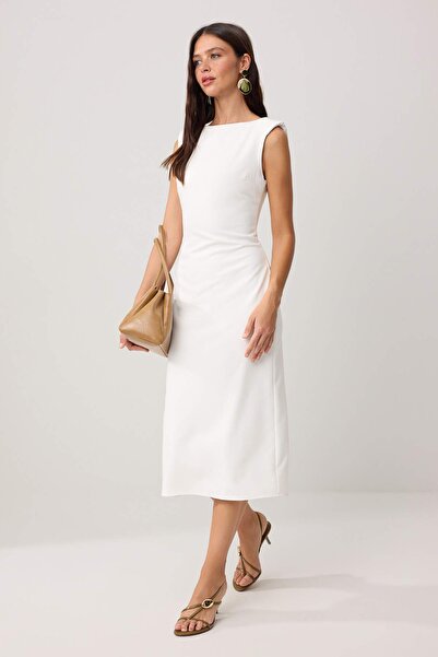 Trendyol Kollektion Ecru gefüttertes, detailliertes, dehnbares Midi-Kleid aus...