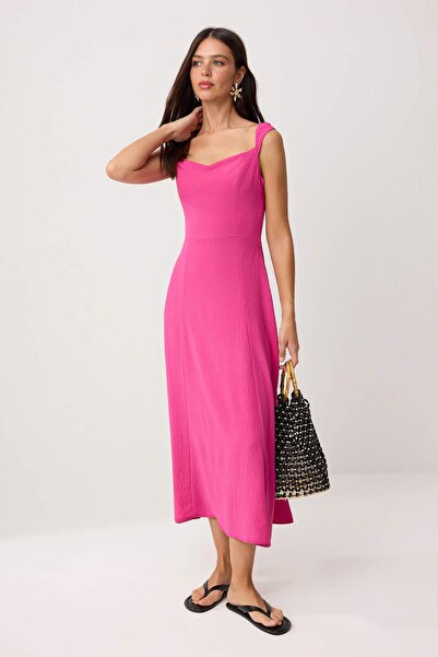 Συλλογή Trendyol Φούξια Gipeli Φόρεμα με Λαιμόκοψη Καρδιά και Υφαντό Σχέδιο T...