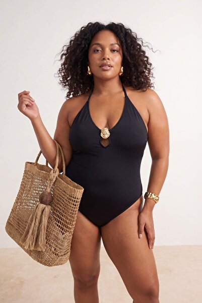 Trendyol Curve Μαγιό μεγάλου μεγέθους με αξεσουάρ από μαύρο κοχύλι θάλασσας T...