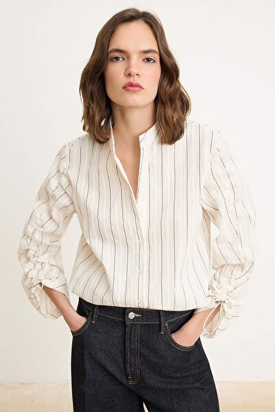 Συλλογή Trendyol Λευκό ριγέ πουκάμισο με λεπτομέρεια από κορδόνι TWOSS26GO00128