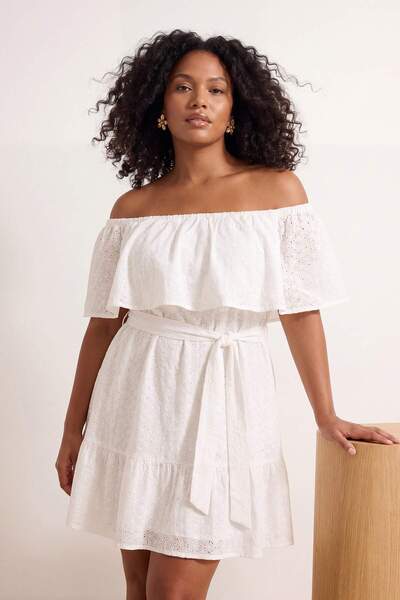 Trendyol Curve Rochie de mărime mare țesută cu broderie albă