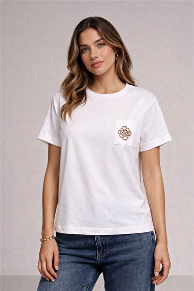 Fashion Friends بلوزة نسائية بيضاء بتفاصيل إكسسوارات 26Y0226K1
