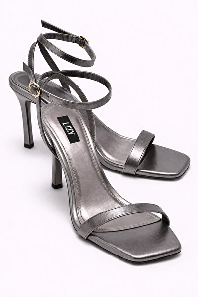 Lizy Shoes Γυναικεία πλατινέ μεταλλικά παπούτσια με λεπτό λουράκι και τακούνι...