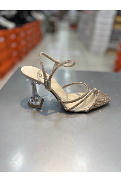 Hacıoğlu Ayakkabı Κομψά παπούτσια με τακούνι Şah με διάφανη πέτρα και ζώνη