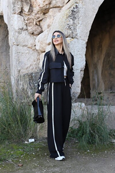 bytugcekaya Σετ παντελόνι με μαύρη ρίγα από τεχνικό ύφασμα με λεπτομέρειες