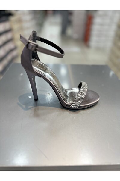 Hacıoğlu Ayakkabı Παπούτσια με λεπτό τακούνι Serrace με μονό λουράκι