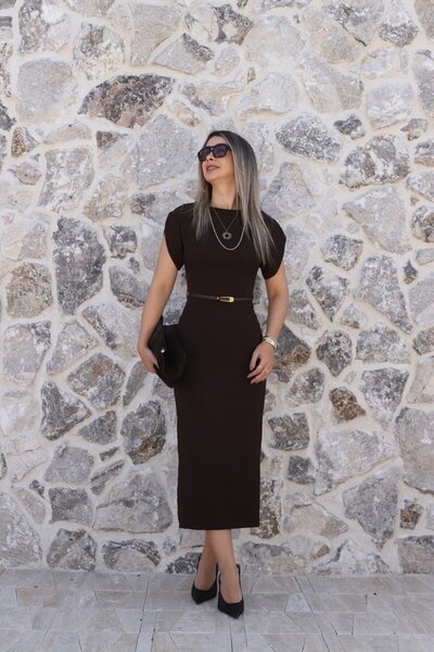 bytugcekaya Καφέ Φόρεμα με Λεπτή Ζώνη και Ίσια Γραμμή