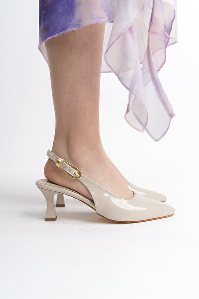 Modern Ayak Kadın Sivri Bej Topuklu Ayakkabı Rugan Büyük Tokalı