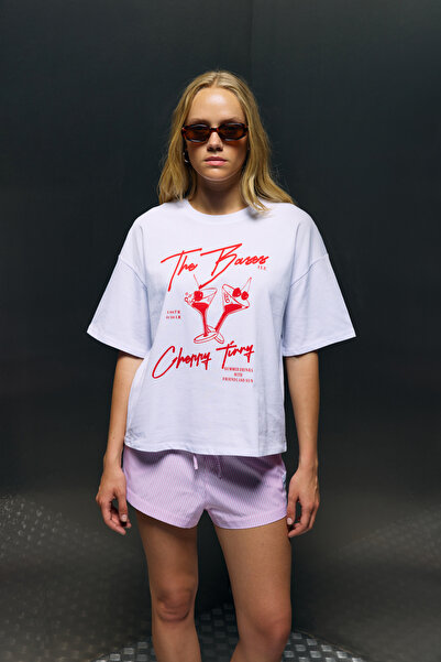 bases. Beyaz Oversize Cherry Basklılı T-Shirt