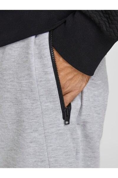 Jack & Jones Λεπτομερές λογότυπο στο κάτω μέρος της αθλητικής φόρμας