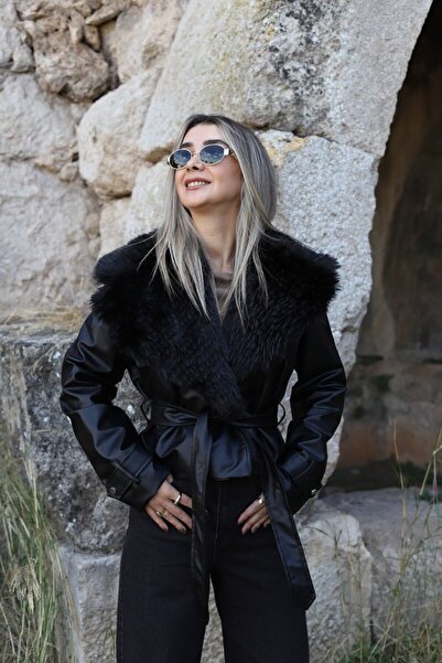 bytugcekaya Δερμάτινο μπουφάν με μαύρο γούνινο γιακά