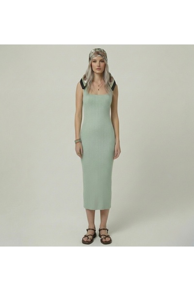 Neden Tekstil Πλεκτό μίντι φόρεμα με τετράγωνο λαιμόκοψη και ριμπ ύφανση, σε ...