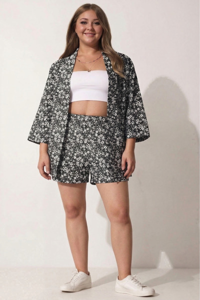 SUHIS Πλεκτό σορτς κιμονό σε μεγάλο μέγεθος μαύρο λευκό φλοράλ