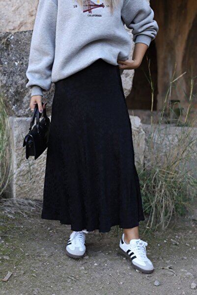 bytugcekaya Μαύρη σατέν φούστα με σχέδιο λεοπάρ